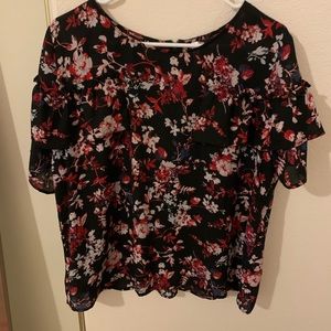 Great spring blouse with ruffle detailed sleeves!